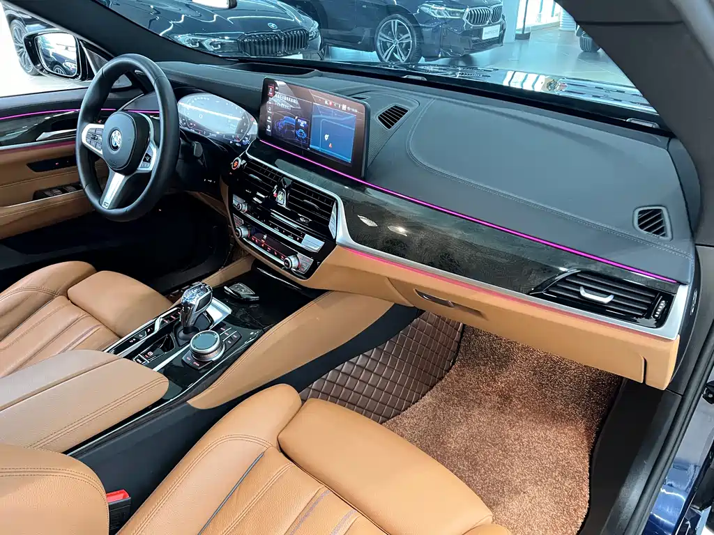 BMW 6 Series GT 2025 — фото 12