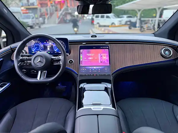 Mercedes-Benz EQE SUV 2024