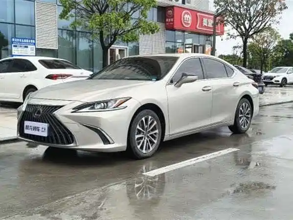 Lexus ES 2023