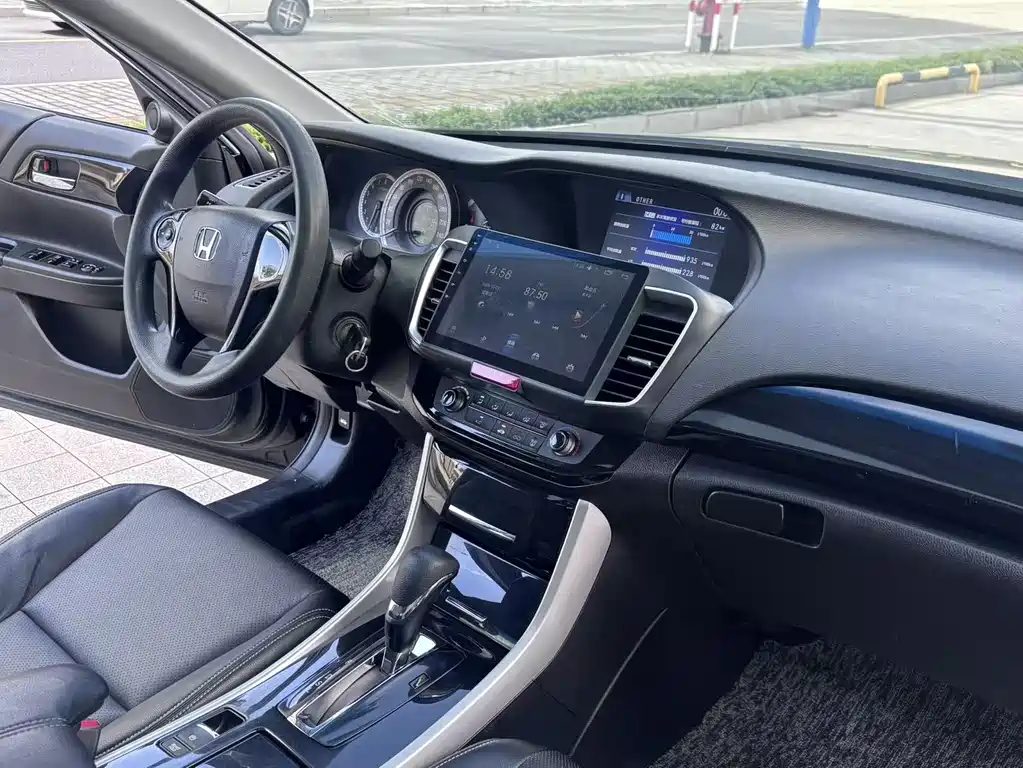 Honda Accord 2018 — фото 23