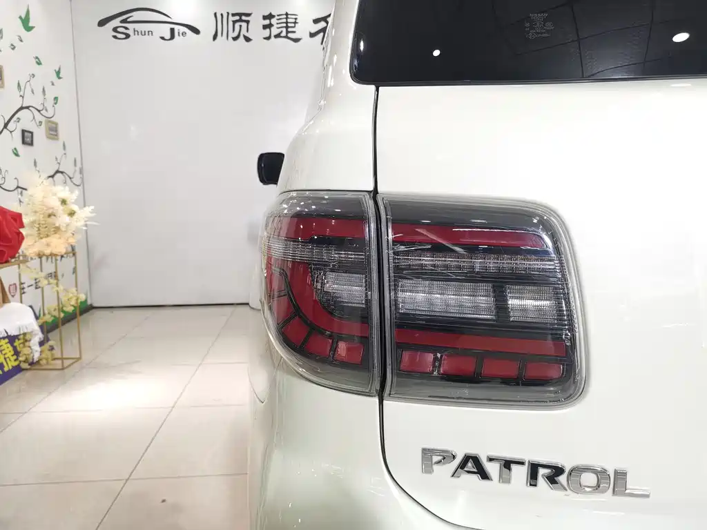 Nissan Patrol 2016 — фото 27