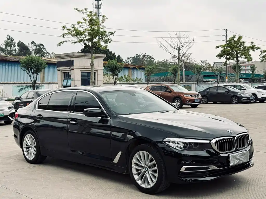 BMW 5 Series 2018 — фото 3
