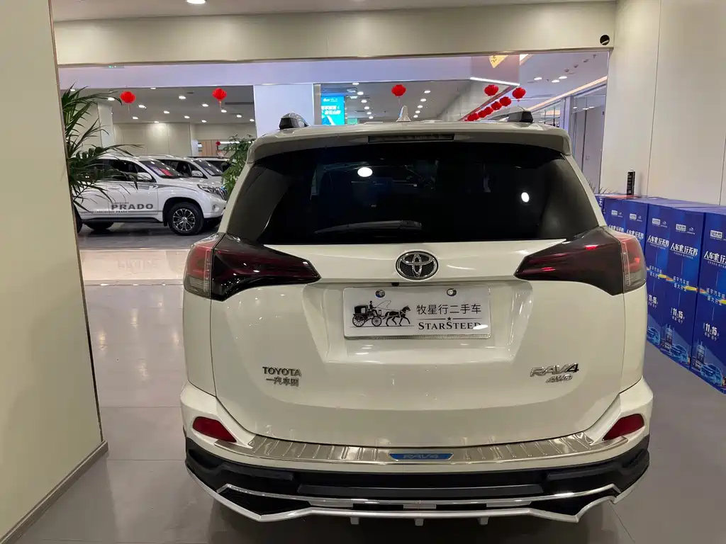 Toyota RAV4 2017 — фото 11
