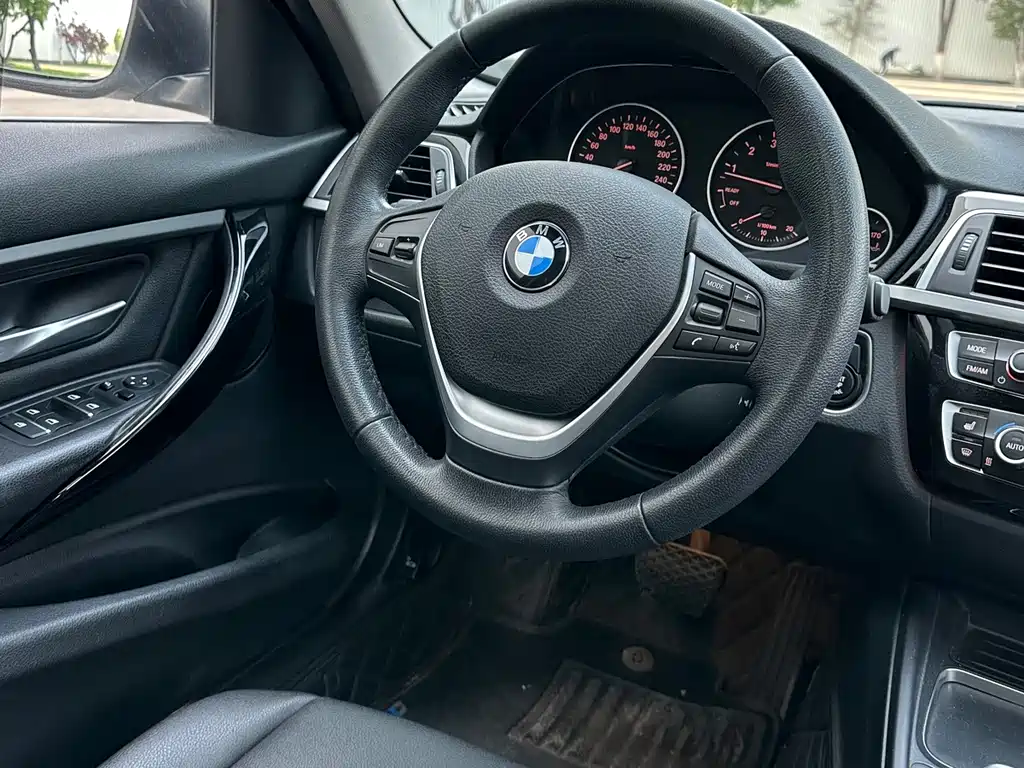 BMW 3 Series 2017 — фото 8