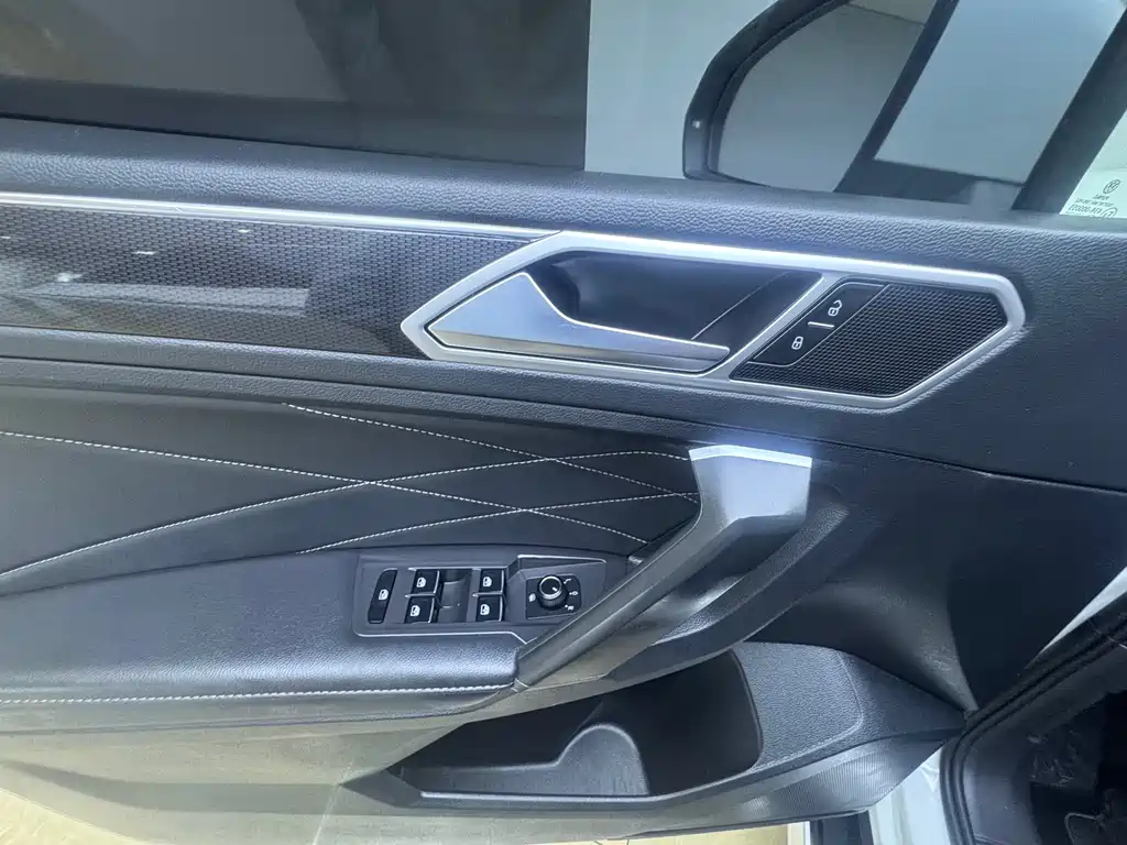 Volkswagen Tiguan L 2023 — фото 15