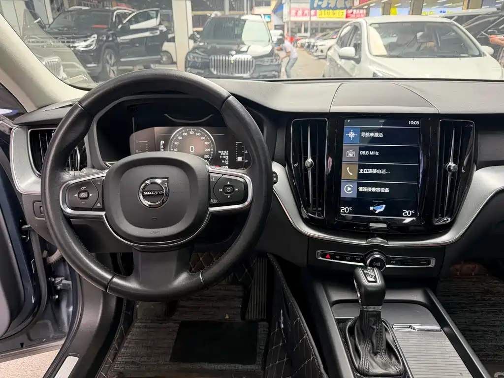 Volvo XC60 2019 — фото 12