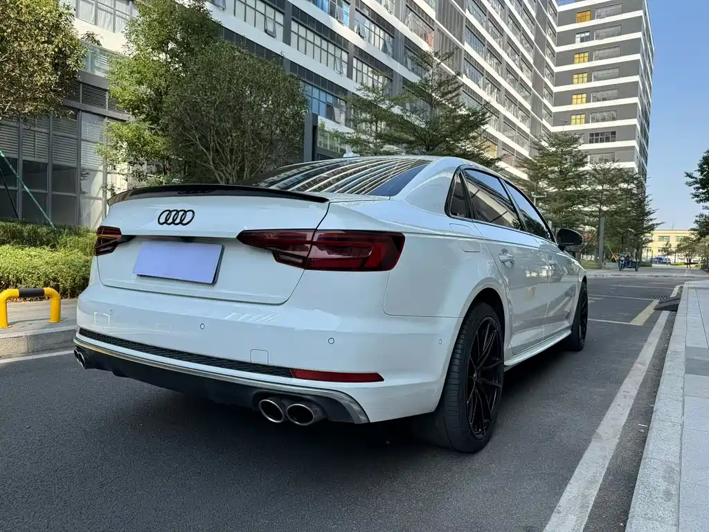 Audi A4L 2019