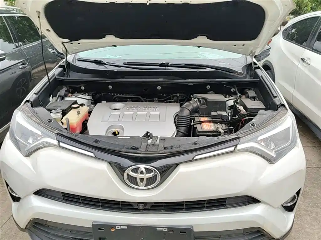Toyota RAV4 2019 — фото 20