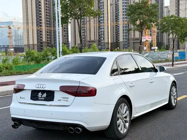 Audi A4L 2015