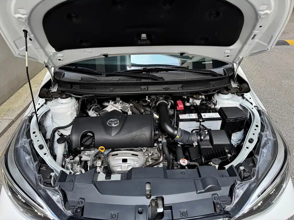 Toyota Yaris L 2023 — фото 16