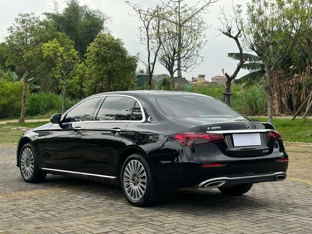 Mercedes-Benz E-Class 2023 — фото 17