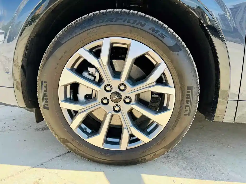 Ford Edge 2023 — фото 11