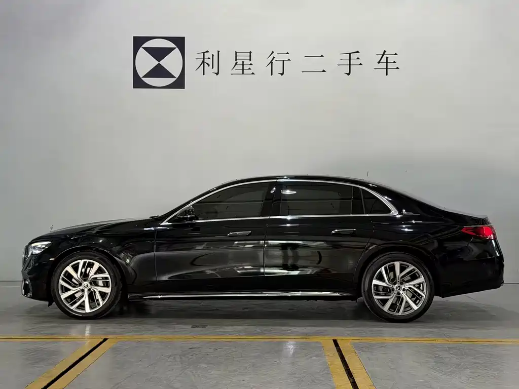 Mercedes-Benz E-Class 2025