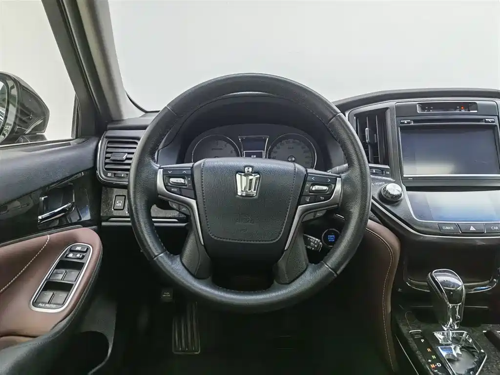 Toyota Crown 2018 — фото 11