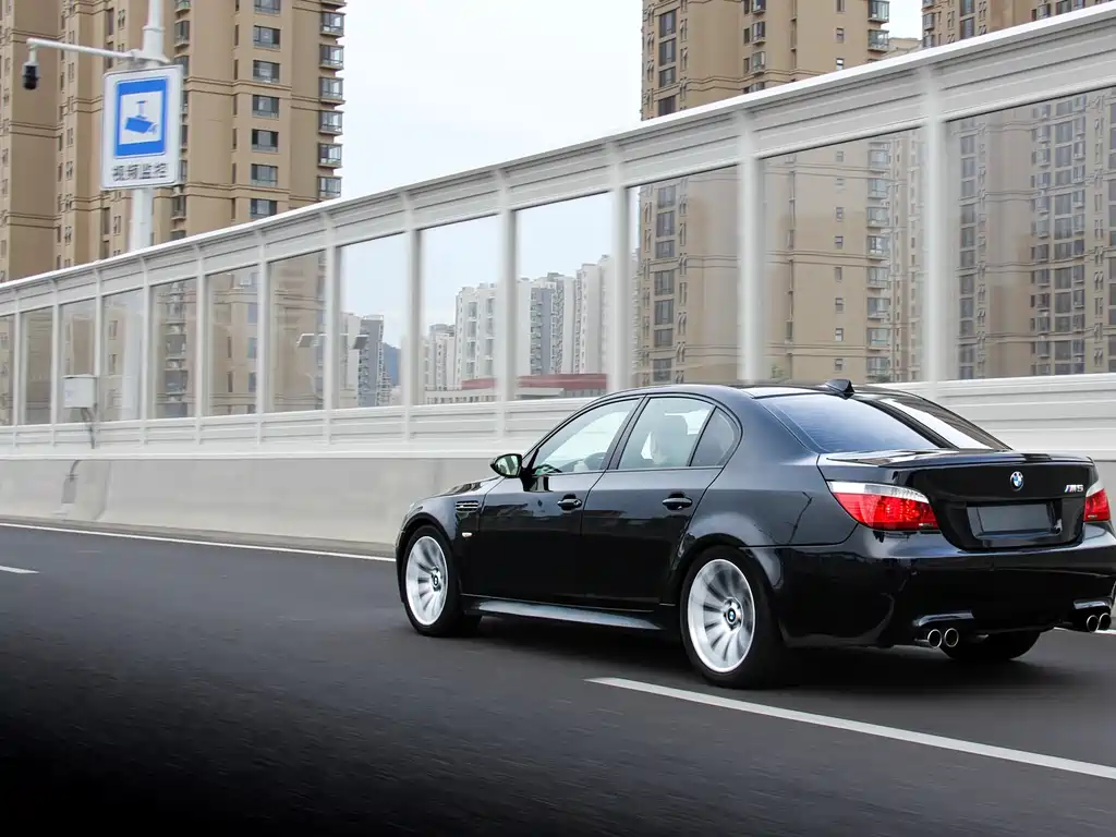 BMW M5 2007 — фото 2