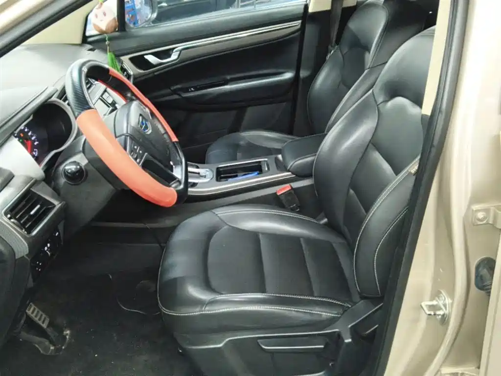 Geely Emgrand GS 2017 — фото 15