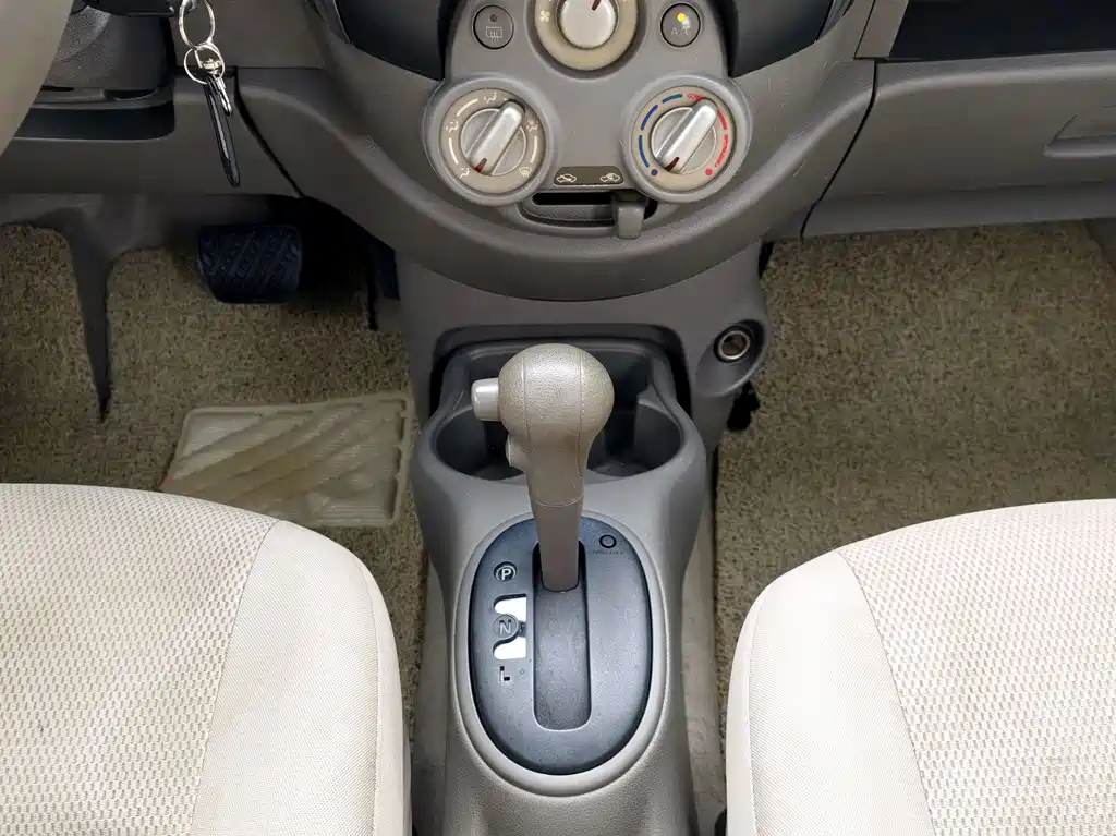 Nissan Sunny 2012 — фото 15