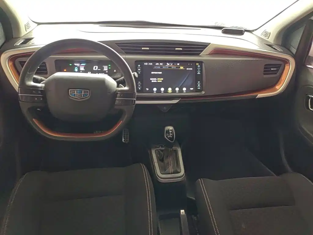 Geely Vision X1 2018 — фото 10