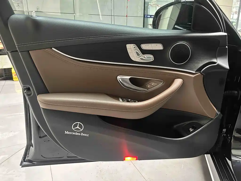 Mercedes-Benz E-Class 2020 — фото 12