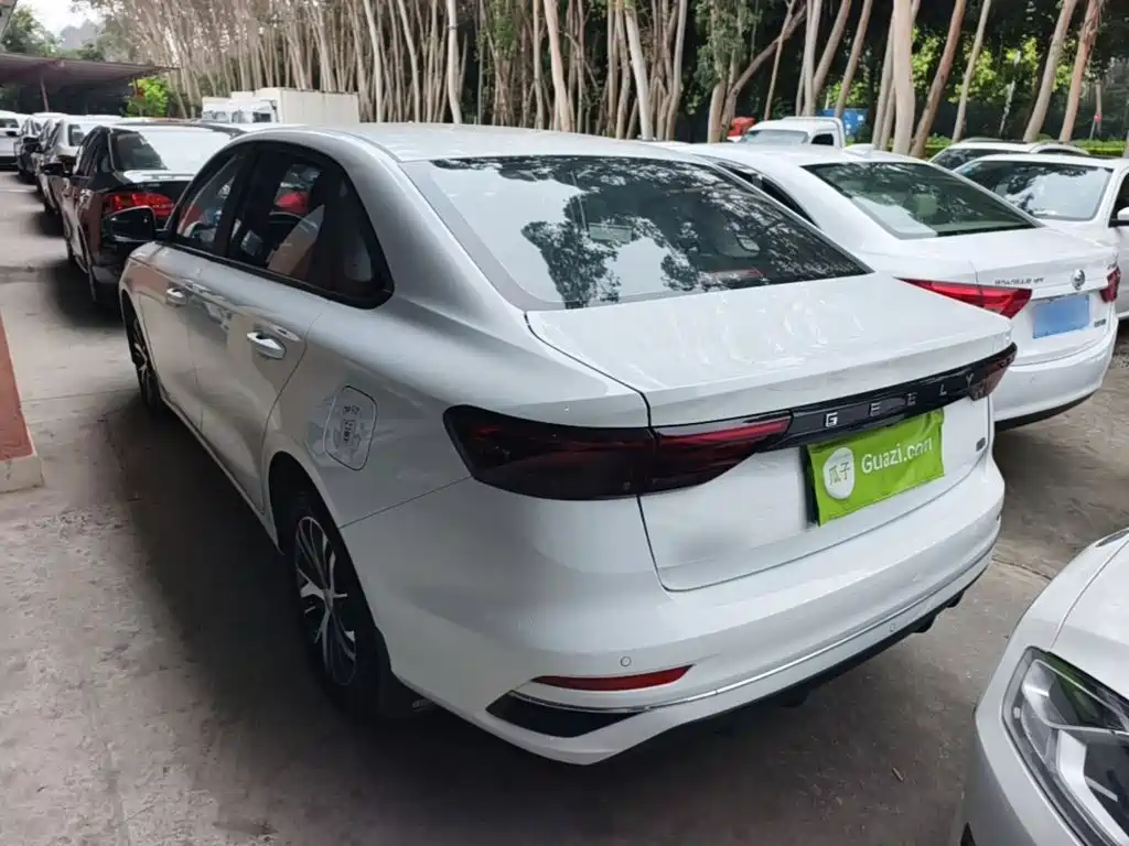 Geely Emgrand 2023