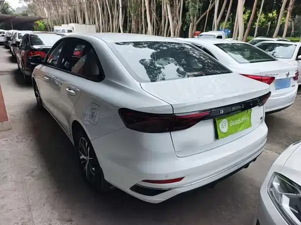 Geely Emgrand 2023