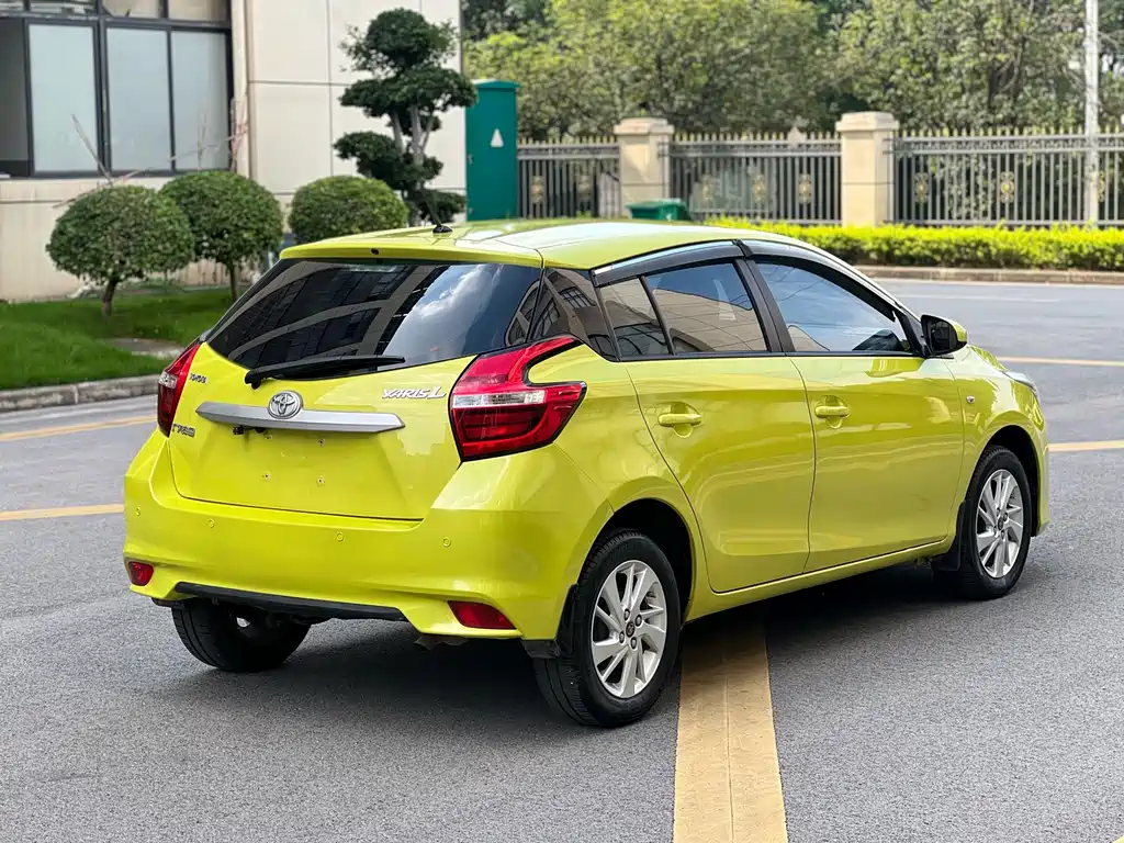Toyota Yaris L 2017 — фото 17