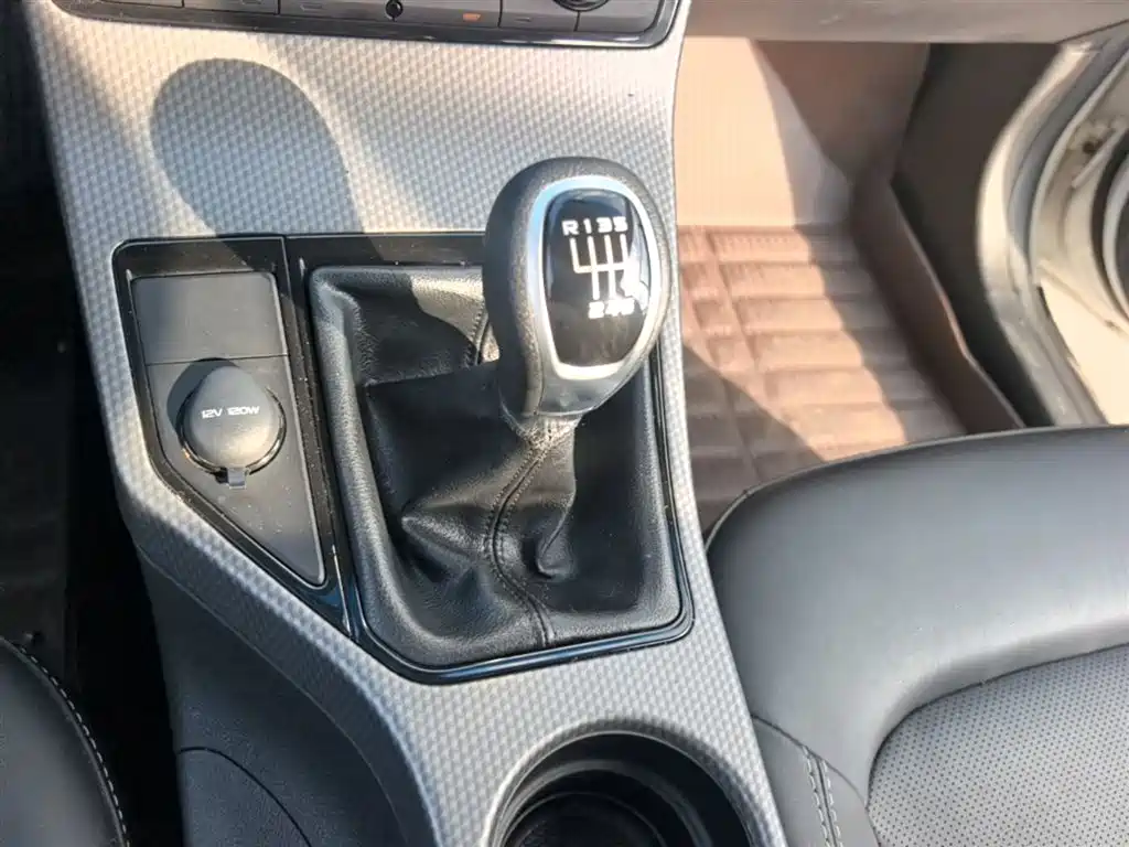 Geely Emgrand GS 2016 — фото 14