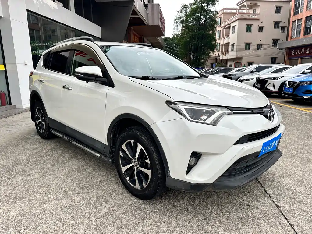 Toyota RAV4 2017 — фото 3