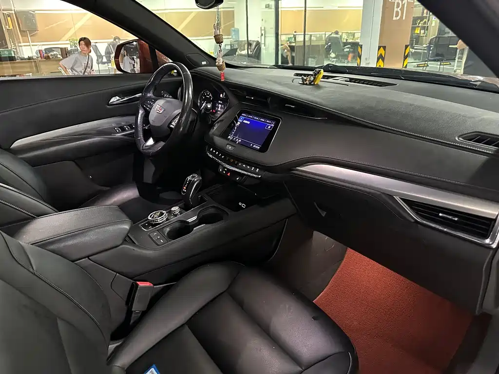 Cadillac XT4 2019 — фото 11