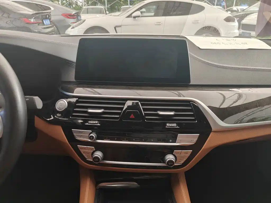 BMW 5 Series 2020 — фото 16