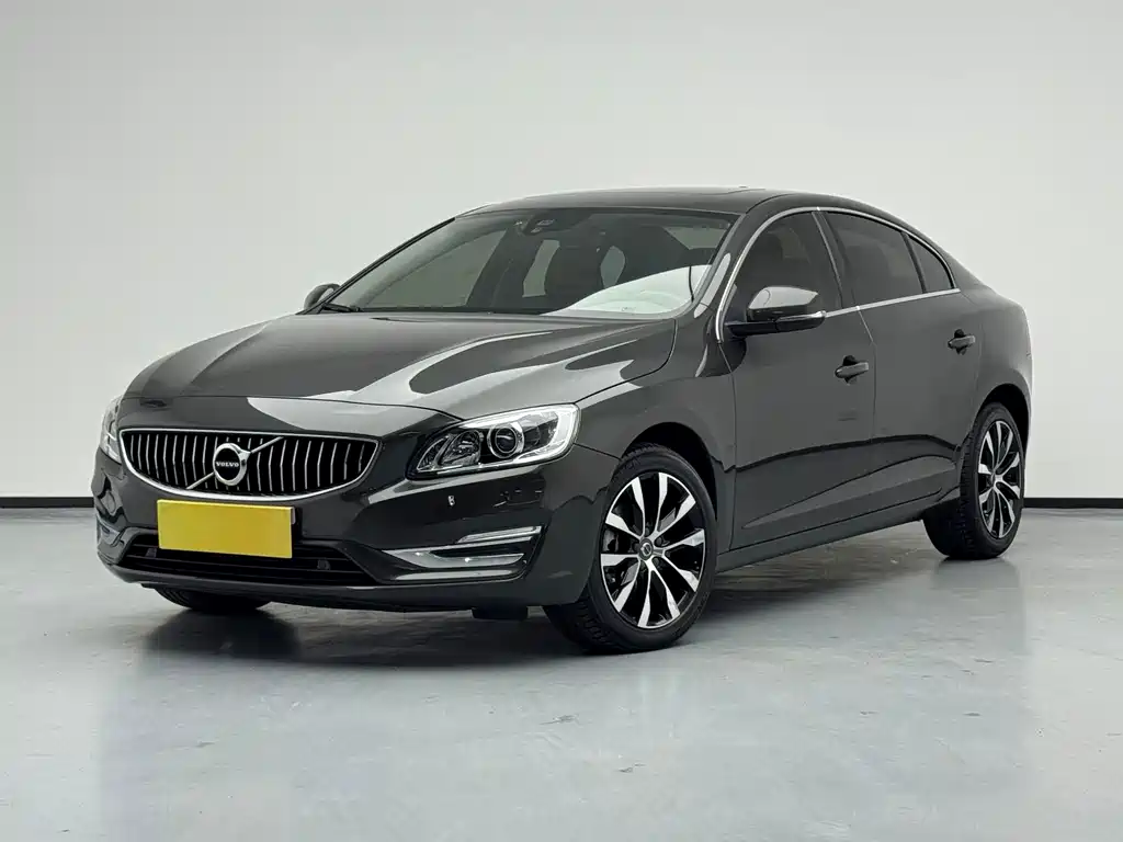 Volvo S60 2019 — фото 1