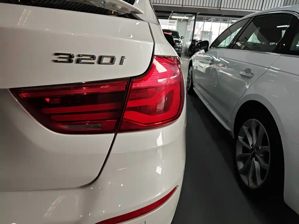 BMW 3 Series GT 2018 — фото 24