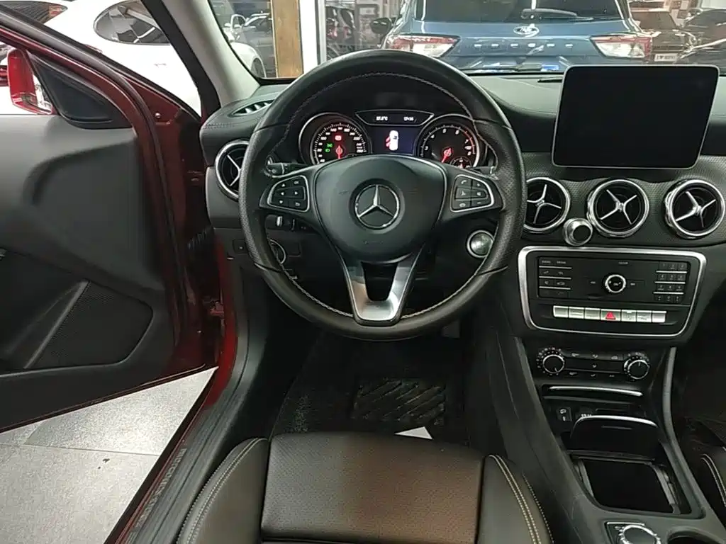 Mercedes-Benz GLA 2018 — фото 11