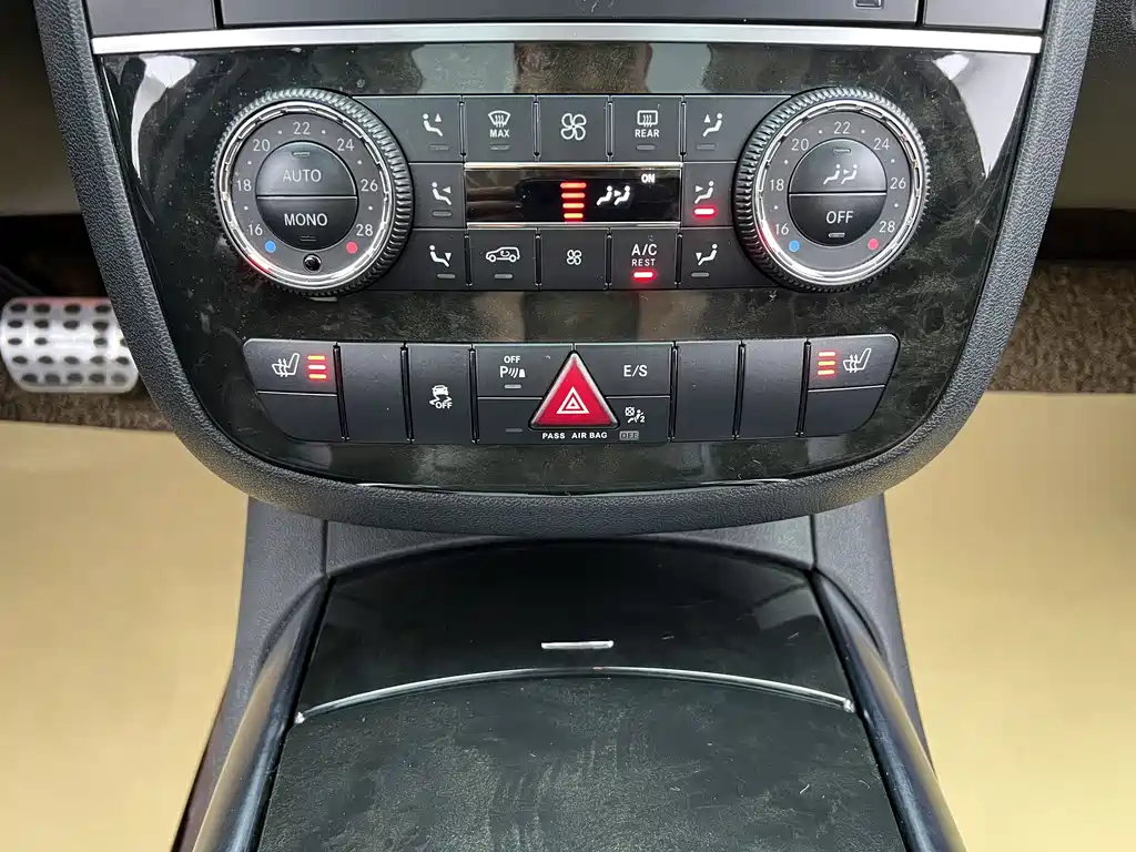 Mercedes-Benz R-Class 2017 — фото 20