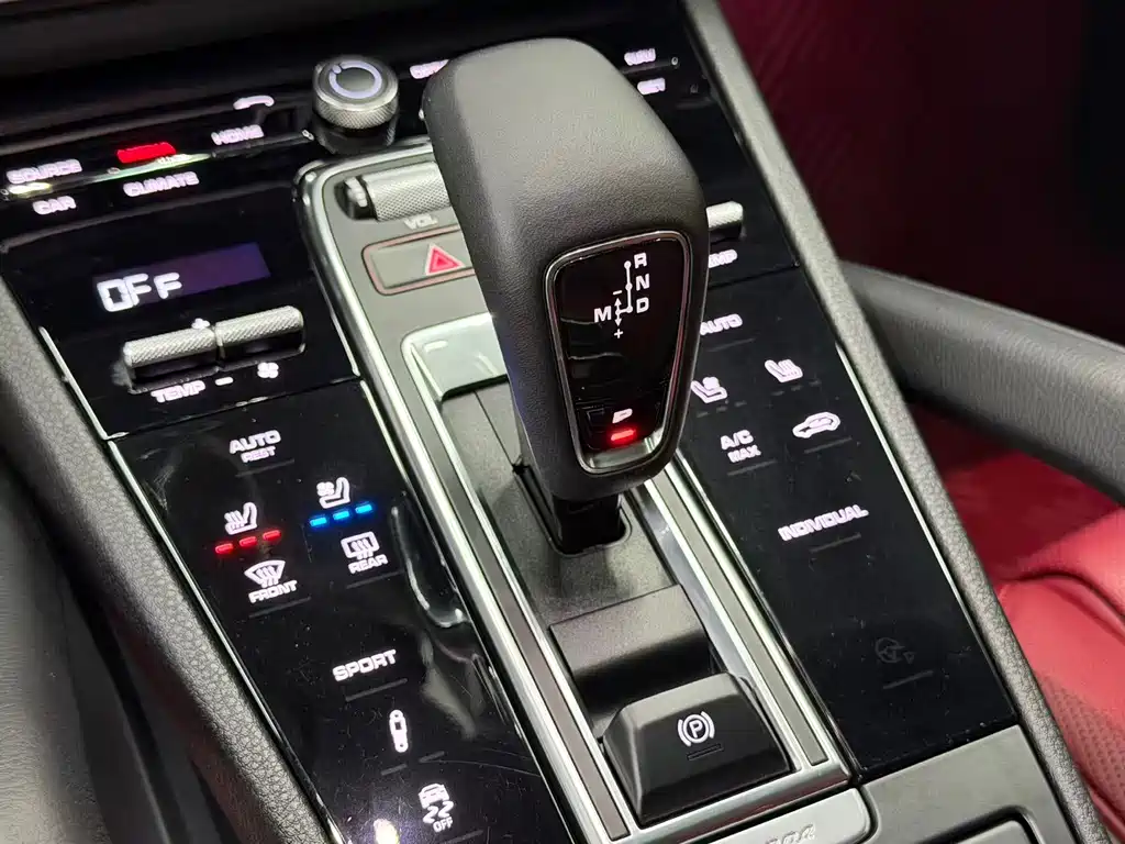 Porsche Cayenne 2020 — фото 16