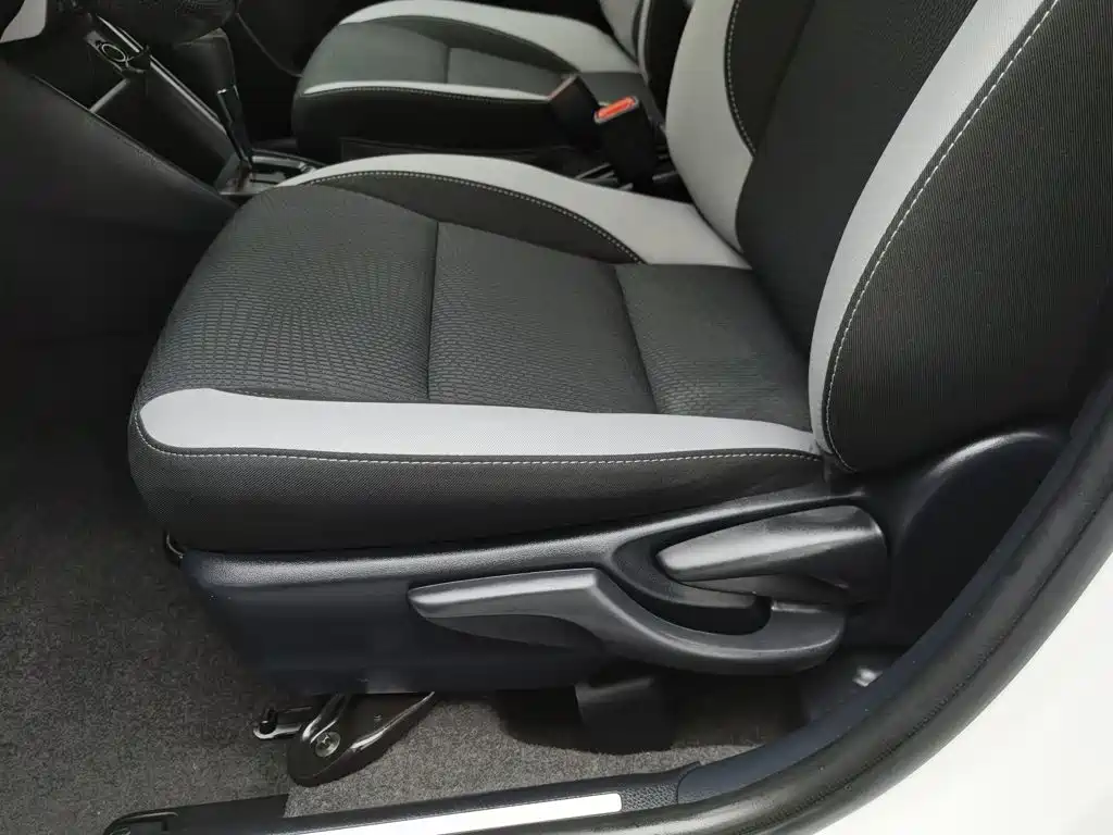 Toyota Yaris L 2021 — фото 20