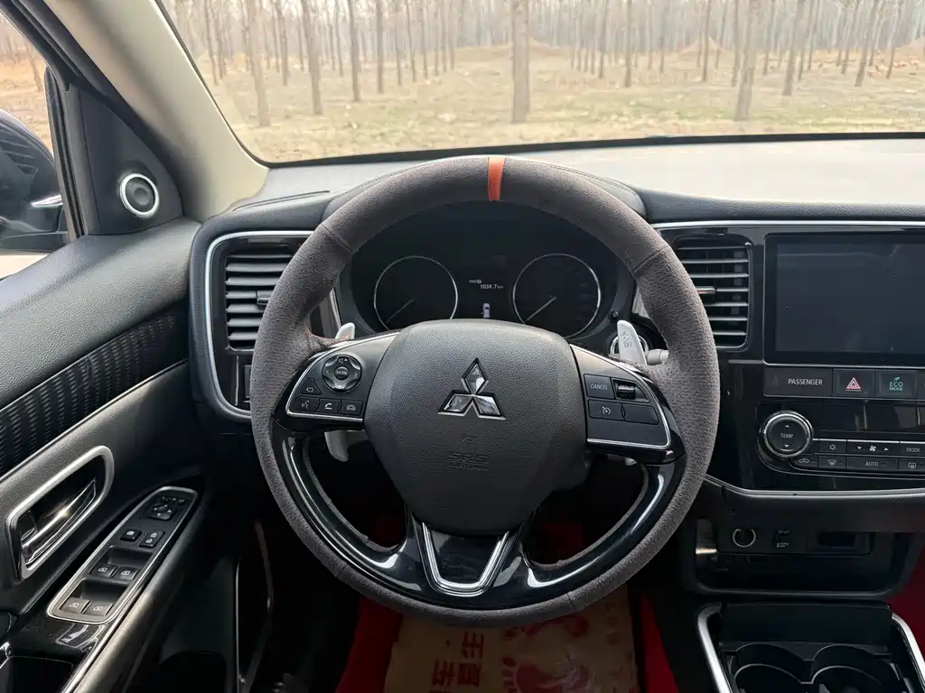 Mitsubishi Outlander 2022 — фото 14