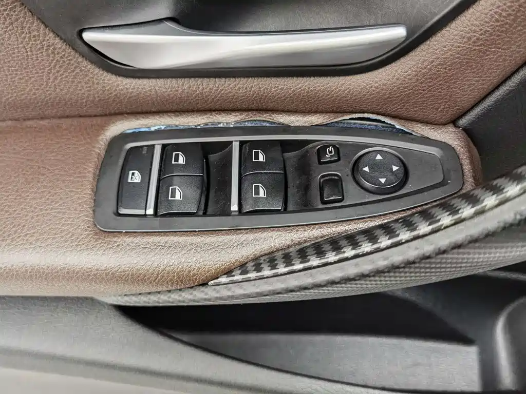 BMW 3 Series 2018 — фото 9