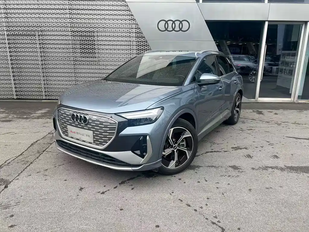 Audi Q4 e-tron 2023 — фото 1
