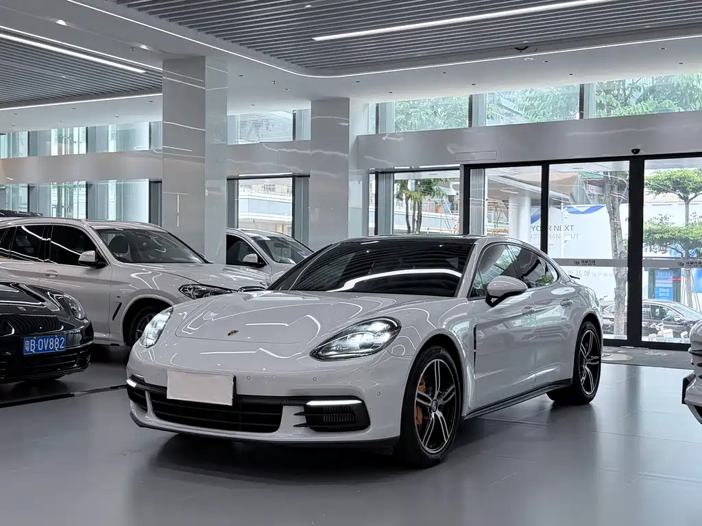Porsche Panamera 2019 — фото 1