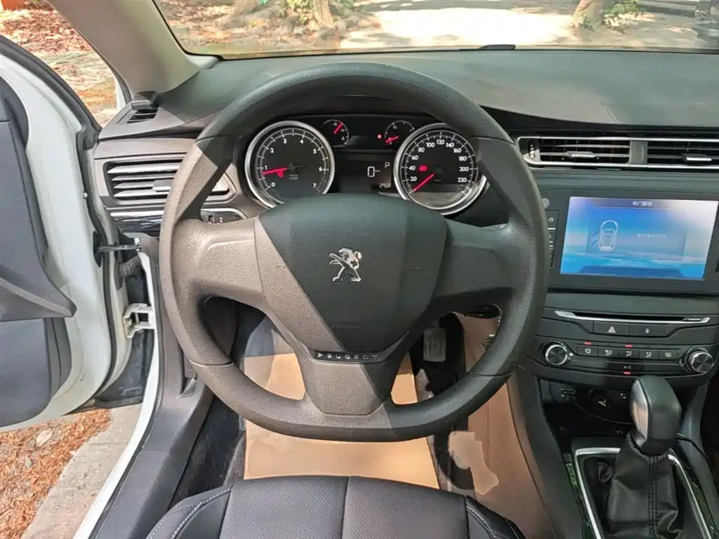 Peugeot 408 2014 — фото 11
