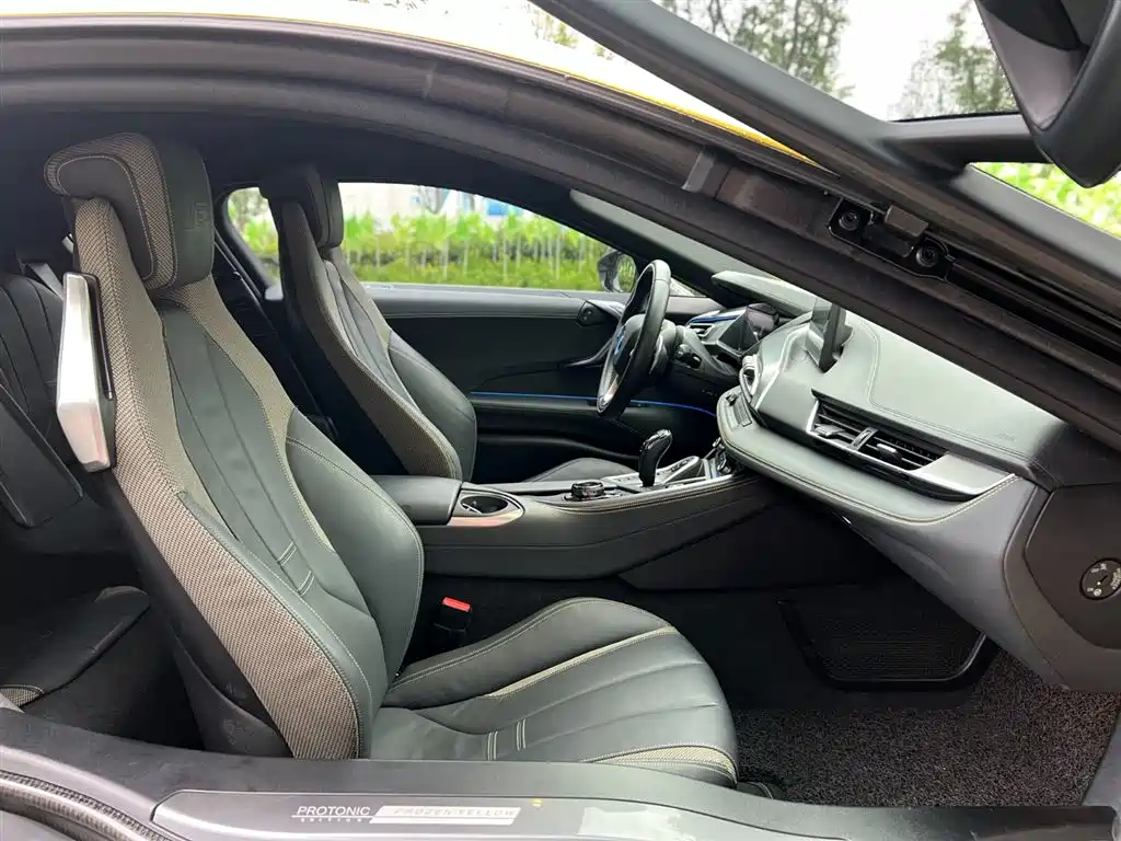 BMW i8 2019 — фото 18