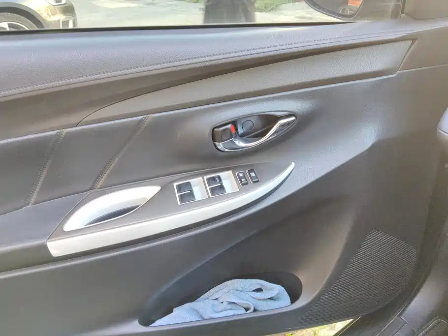 Toyota Yaris L 2015