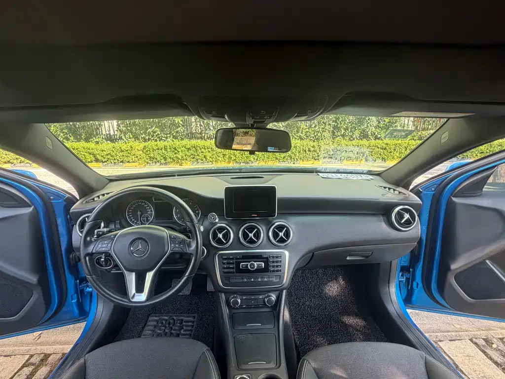 Mercedes-Benz A-Class 2016 — фото 19