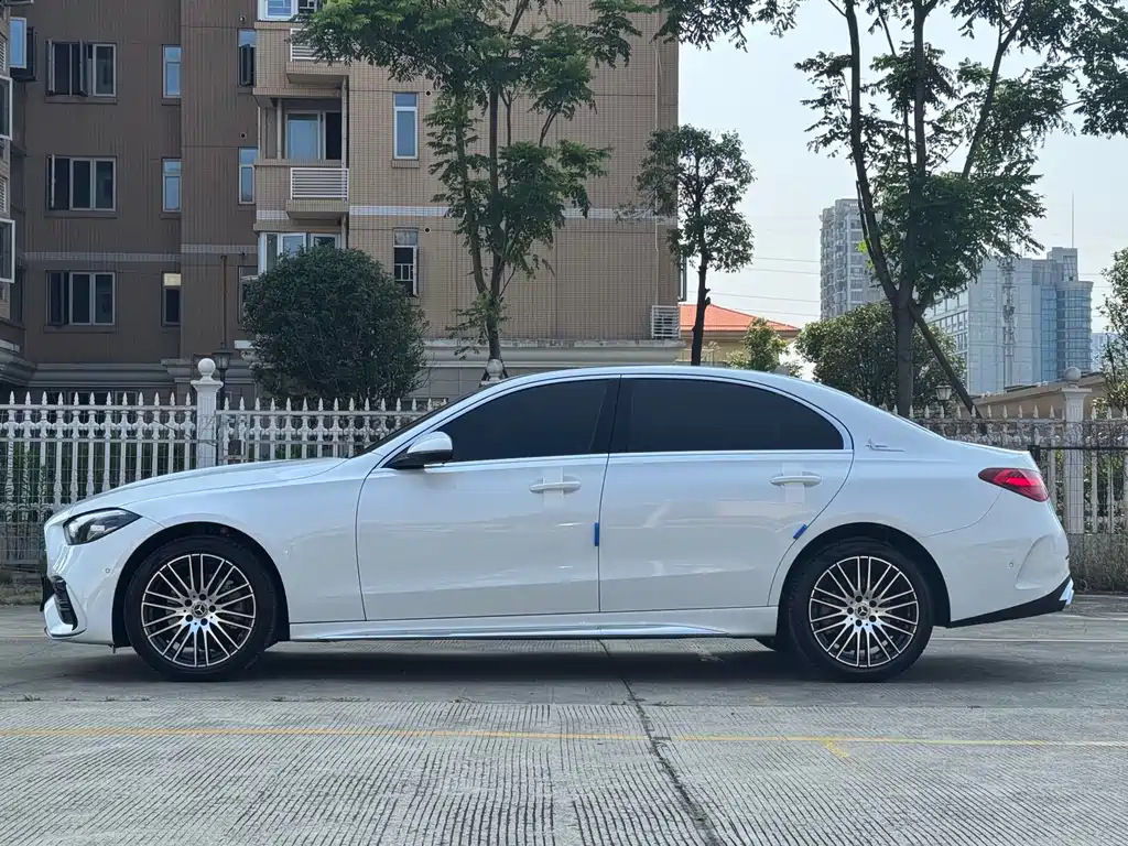 Mercedes-Benz C-Class 2024