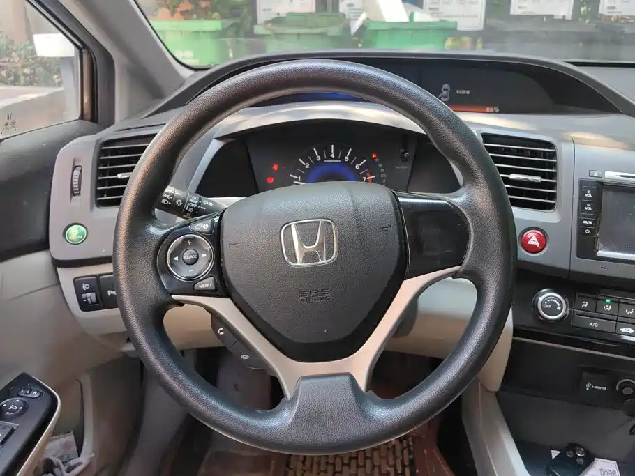 Honda Civic 2015 — фото 15