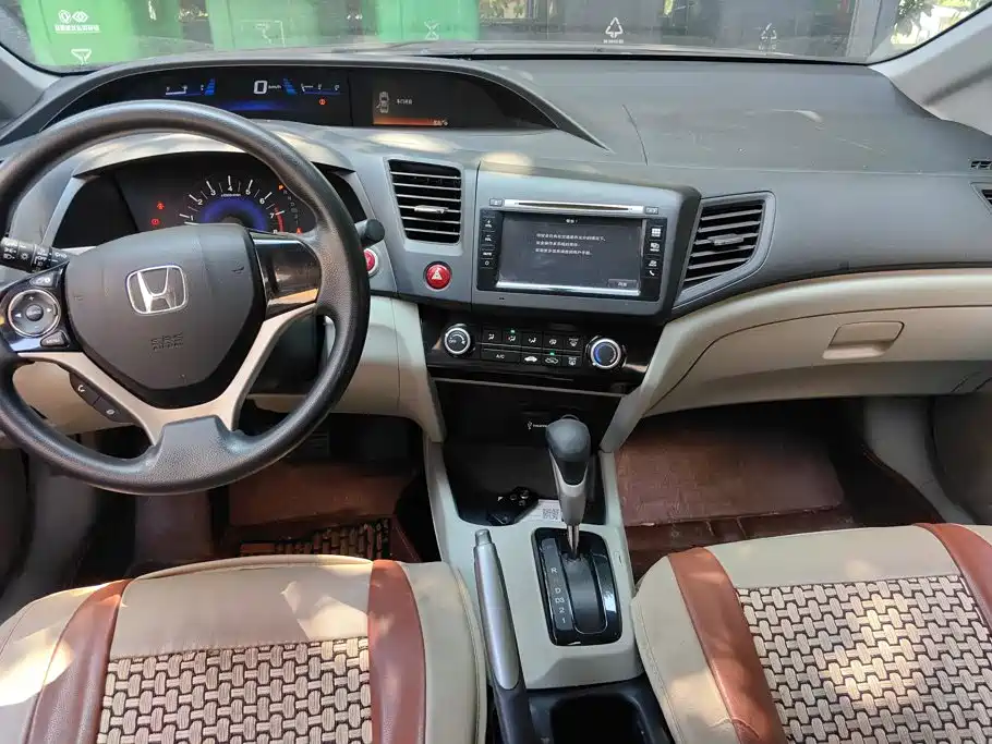 Honda Civic 2015 — фото 12
