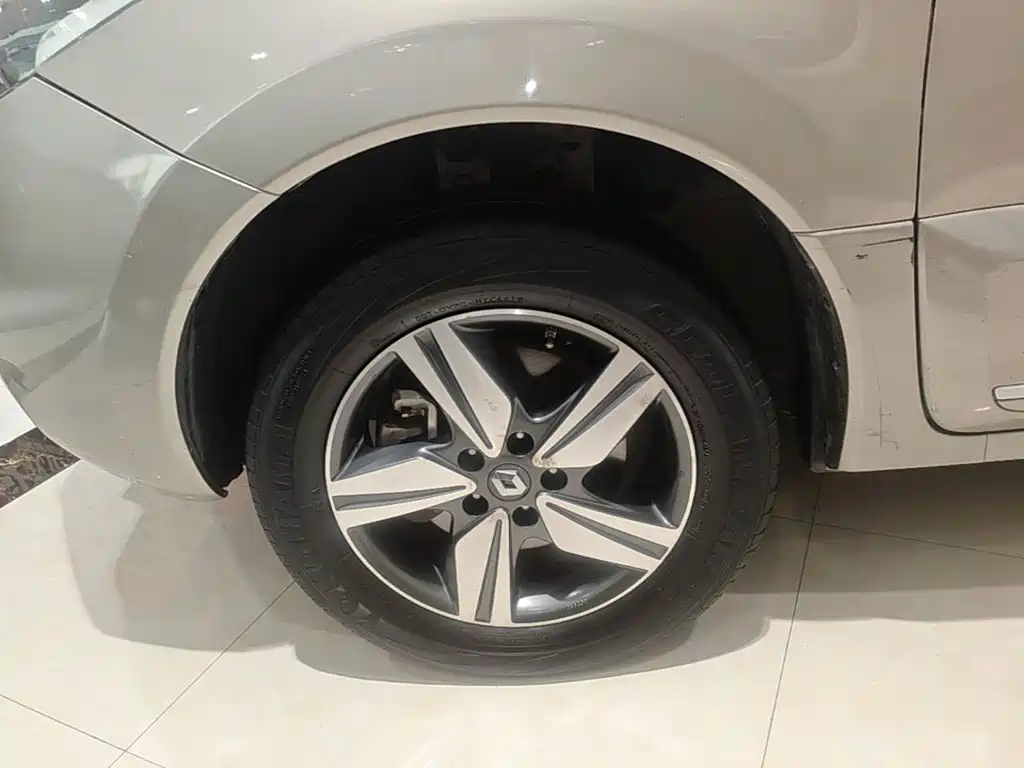 Renault Koleos 2015 — фото 23