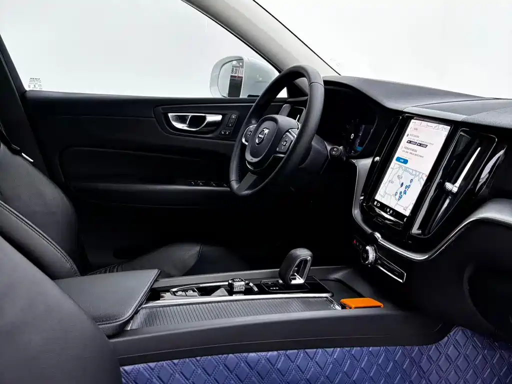 Volvo XC60 2022 — фото 17