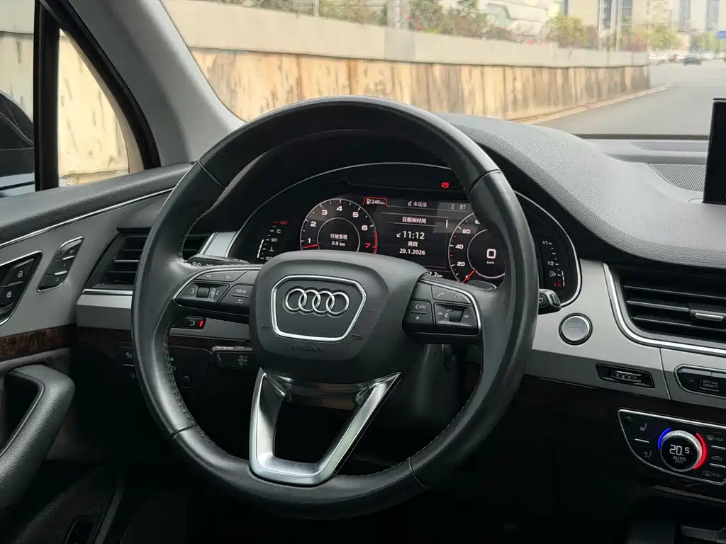 Audi Q7 2018 — фото 19